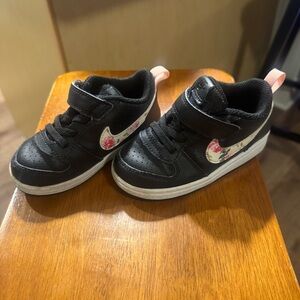 Nike Toddler Court Borough Low
Floral Black Pink